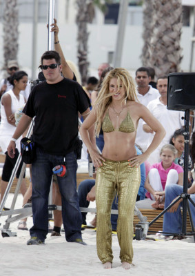 photo 24 in Shakira gallery [id279895] 2010-08-23 00:00:00