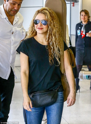 photo 4 in Shakira Mebarak gallery [id1021888] 2018-03-19 00:00:00