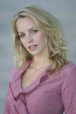 photo 3 in Simone Hanselmann gallery [id175872] 2009-08-10 00:00:00