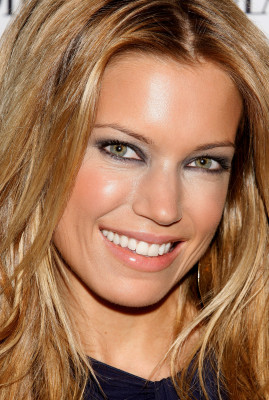 Sylvie Van Der Vaart pic #342483