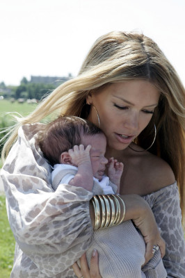 Sylvie Van Der Vaart pic #339870