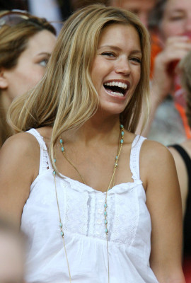 Sylvie Van Der Vaart pic #340355