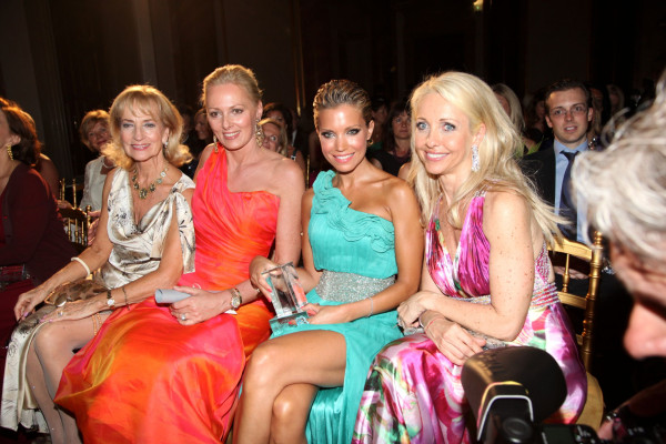 Sylvie Van Der Vaart pic #344414
