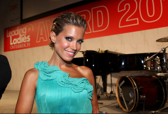Sylvie Van Der Vaart pic #344528