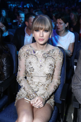 photo 15 in Taylor Swift gallery [id556744] 2012-11-26 00:00:00