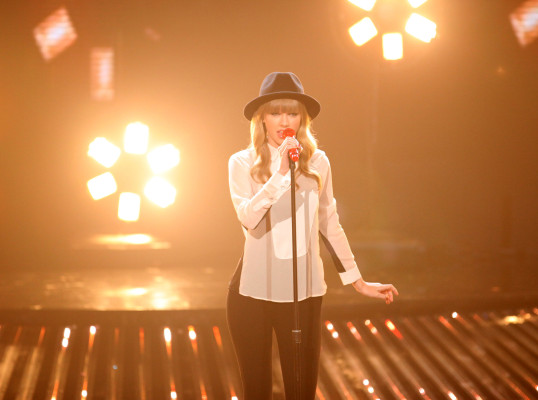 photo 28 in Taylor Swift gallery [id554509] 2012-11-20 00:00:00