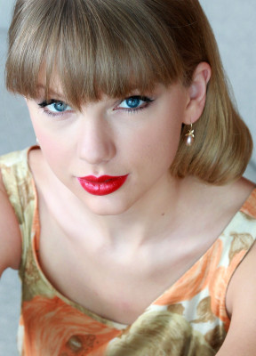 photo 8 in Taylor Swift gallery [id558250] 2012-12-05 00:00:00