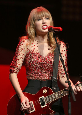 photo 22 in Taylor Swift gallery [id559460] 2012-12-08 00:00:00