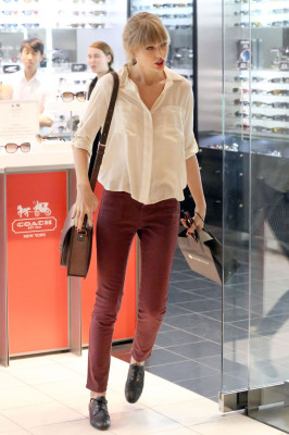 photo 5 in Taylor Swift gallery [id558931] 2012-12-07 00:00:00