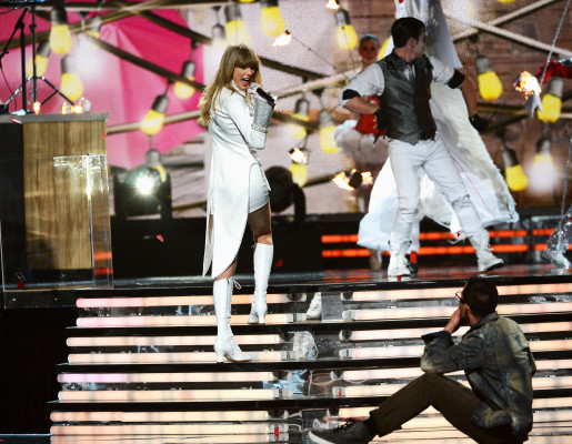photo 18 in Taylor Swift gallery [id576244] 2013-02-17 00:00:00