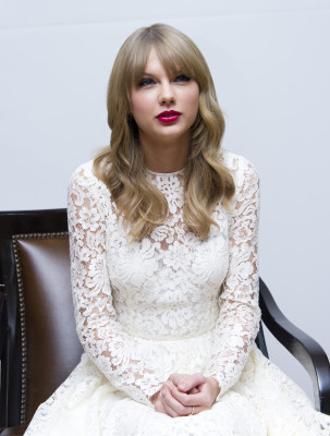 photo 9 in Taylor Swift gallery [id649885] 2013-11-29 00:00:00