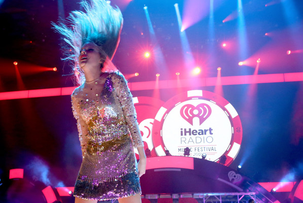 photo 14 in Taylor Swift gallery [id538507] 2012-10-01 00:00:00