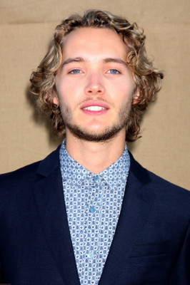 Toby Regbo  pic #718308