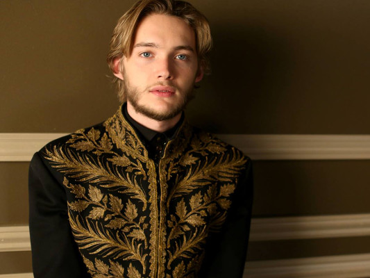Toby Regbo  pic #707622