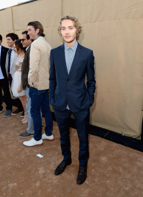 Toby Regbo  pic #715688