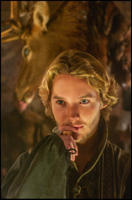Toby Regbo  pic #706459
