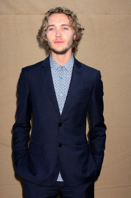 Toby Regbo  pic #718310