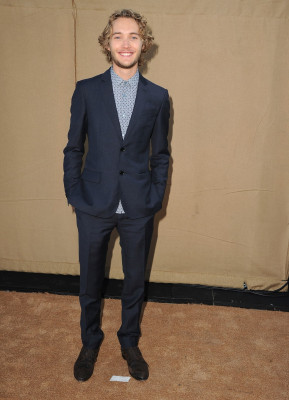Toby Regbo  pic #718307