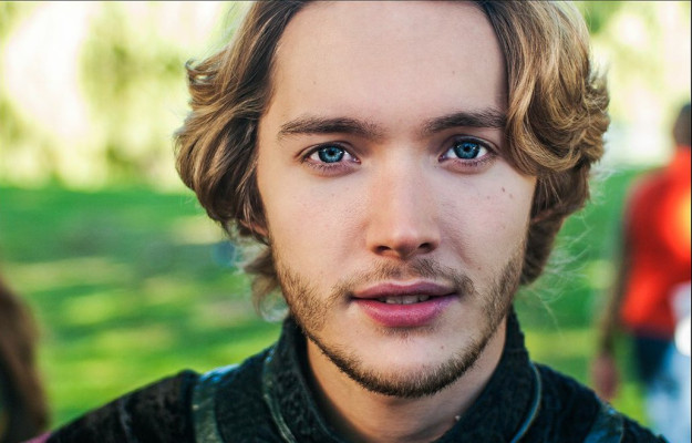Toby Regbo  pic #706464