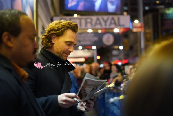 Tom Hiddleston pic #1194752