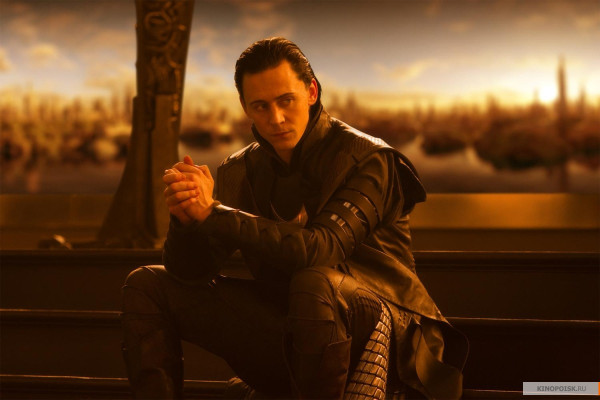 Tom Hiddleston pic #379906
