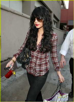 photo 3 in Vanessa Hudgens gallery [id136176] 2009-03-02 00:00:00