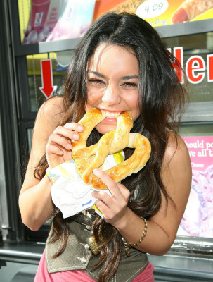 photo 5 in Vanessa Hudgens gallery [id129915] 2009-01-26 00:00:00