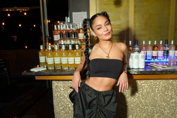 photo 20 in Vanessa Hudgens gallery [id1316585] 2022-12-06 00:00:00