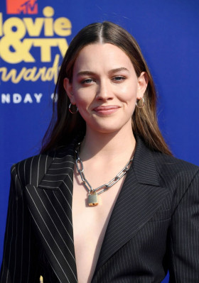photo 6 in Victoria Pedretti gallery [id1307419] 2022-08-08 00:00:00