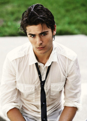 Zac Efron pic #189995