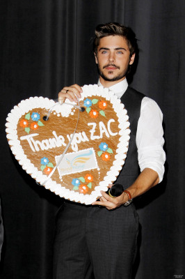 photo 7 in Zac Efron gallery [id287978] 2010-09-17 00:00:00