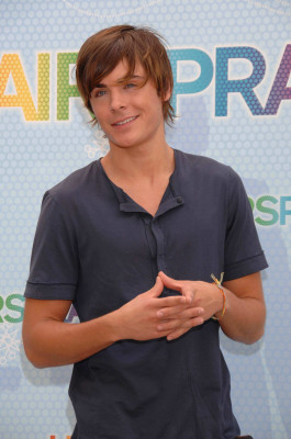 photo 27 in Zac Efron gallery [id346007] 2011-02-22 00:00:00