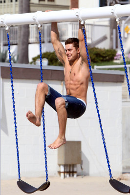 photo 17 in Zac Efron gallery [id643472] 2013-10-29 00:00:00