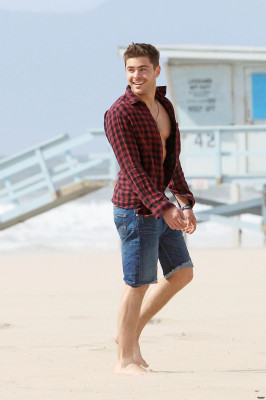 photo 19 in Zac Efron gallery [id643468] 2013-10-29 00:00:00