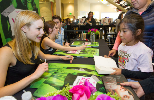 Zoey Deutch pic #669641
