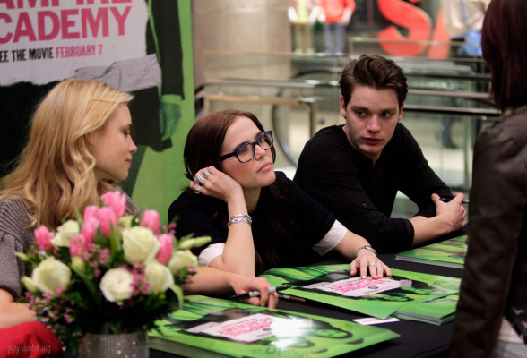 Zoey Deutch pic #666625