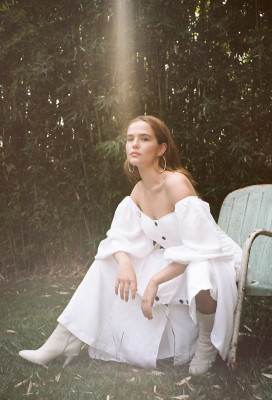 Zoey Deutch pic #1050087