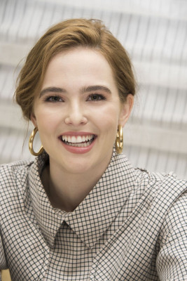 Zoey Deutch pic #1079451