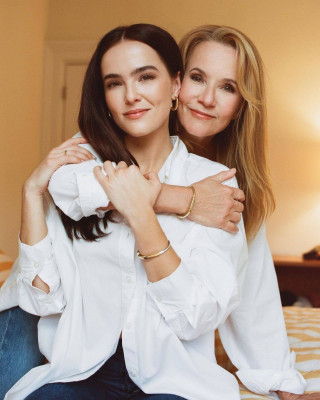 photo 11 in Zoey Deutch gallery [id1336278] 2023-11-03 00:00:00