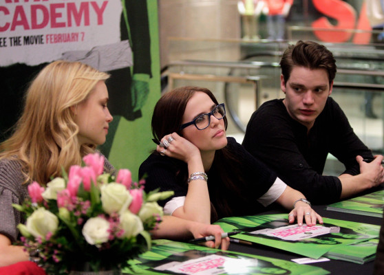 Zoey Deutch pic #668989