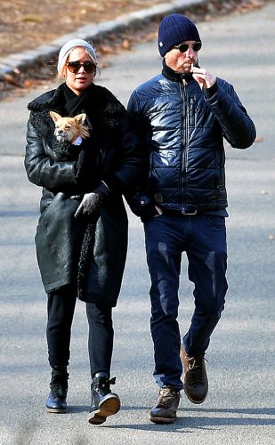 Darren Aronofsky And Jennifer Lawrence Love Sharing Lollipops