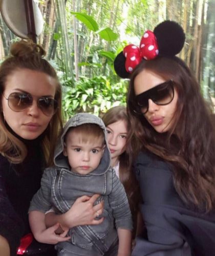 Pregnant Irina Shayk In Disnayland