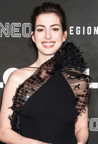Anne Hathaway Speaks on 'Hating Her'