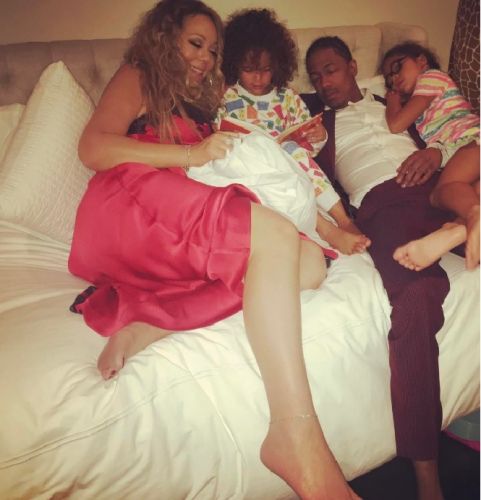 Nick Cannon Sleeps While Mariah Carey Reads 'Bedtime Stories' to Kids