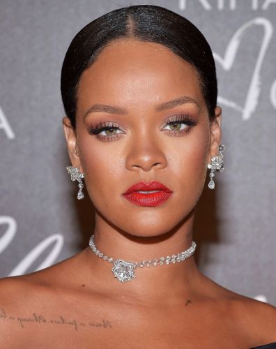 Rihanna Advises Her Fan How To Overcome a Heartbreak