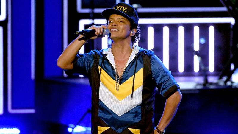 Bruno Mars named the performer of the year according to American Music