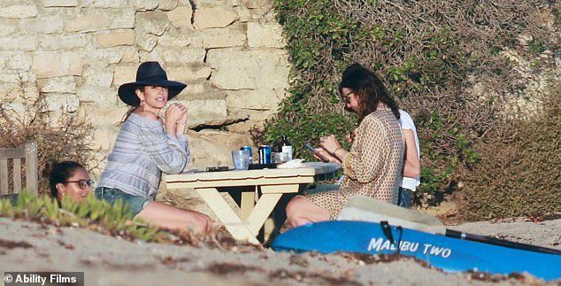 52-year-old Cindy Crawford emphasizes long legs with mini shorts