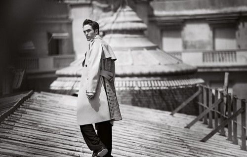 Robert Pattinson presents new collection from Dior