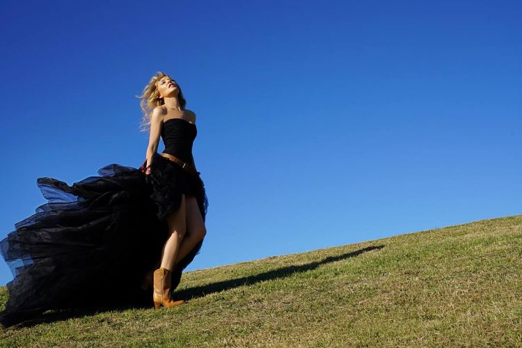Kylie Minogue presented an incendiary video
