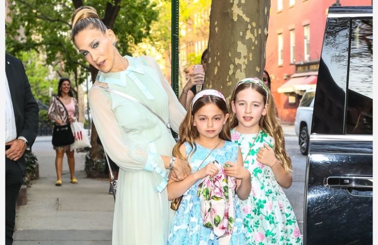 Sarah Jessica Parker appeared in public with daughters-twins
